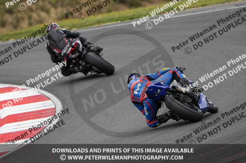 cadwell no limits trackday;cadwell park;cadwell park photographs;cadwell trackday photographs;enduro digital images;event digital images;eventdigitalimages;navarra;no limits trackdays;peter wileman photography;racing digital images;trackday digital images;trackday photos